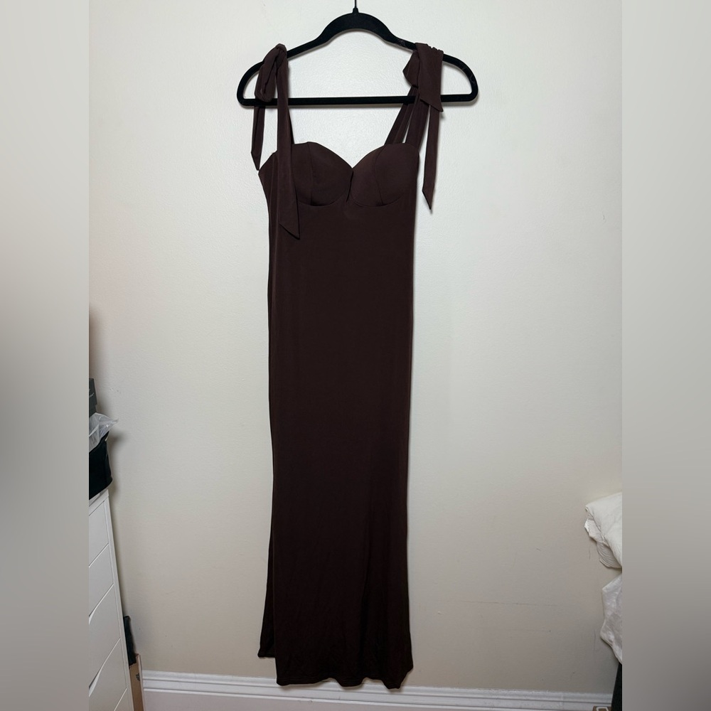 Selfie Leslie Brown Rose Garden Tied Shoulder Maxi Dress - Picture 2 of 7